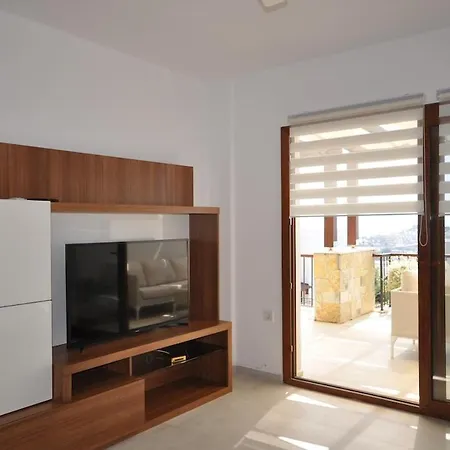 Sleeps 4 With Pool And Air Con *