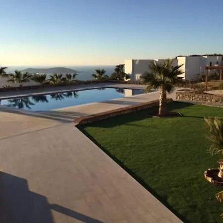 شقة Sleeps 4 With Pool And Air Con أورتاكنت