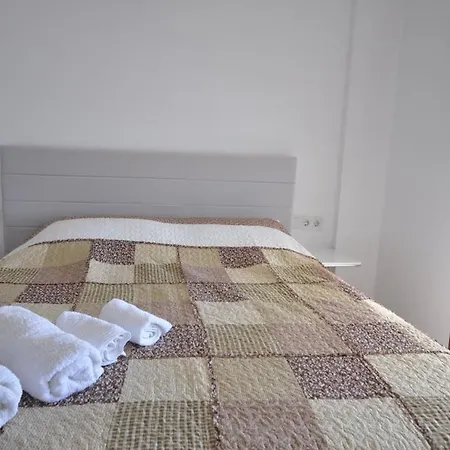 Sleeps 4 With Pool And Air Con * أورتاكنت