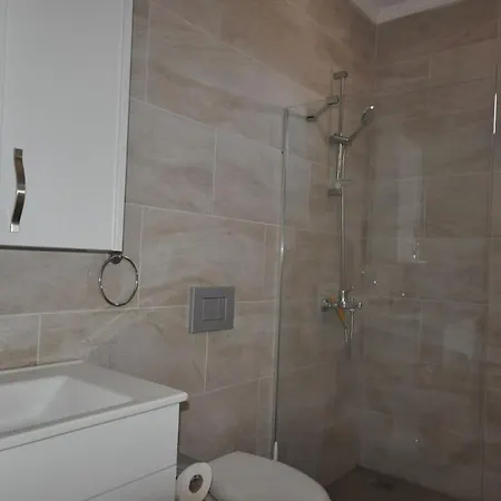 Sleeps 4 With Pool And Air Con شقة أورتاكنت