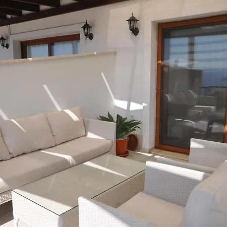 Sleeps 4 With Pool And Air Con شقة *